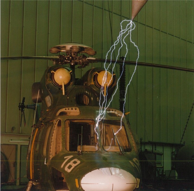 Śmigłowiec W-3A Sokół podczas prób na wybiórczość trafień